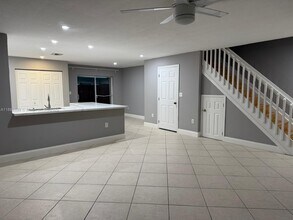305 NW 109th Ave in Pembroke Pines, FL - Building Photo - Building Photo