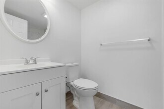 2501 Riverside Dr, Unit 307-A in Coral Springs, FL - Building Photo - Building Photo