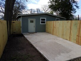 418 E Highland Blvd in San Antonio, TX - Building Photo