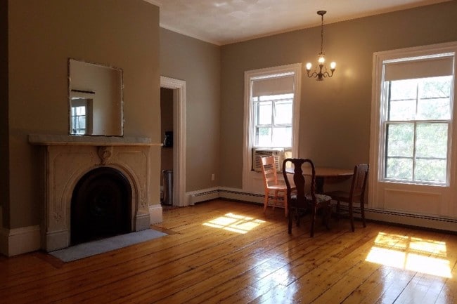 178 Bowen St, Unit 3 in Providence, RI - Foto de edificio - Building Photo