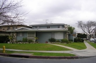 2901 W Rosecrans Ave in Gardena, CA - Building Photo - Building Photo