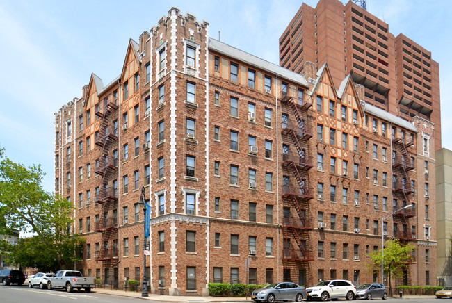 Lenru Apartments in Bronx, NY - Foto de edificio - Building Photo