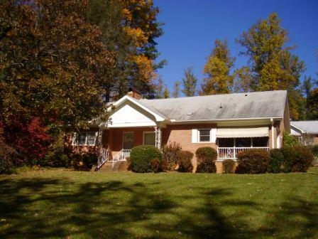 1910 Haywood Rd in Hendersonville, NC - Building Photo