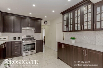 2 Myrtle Ct in Brampton, ON - Building Photo - Building Photo