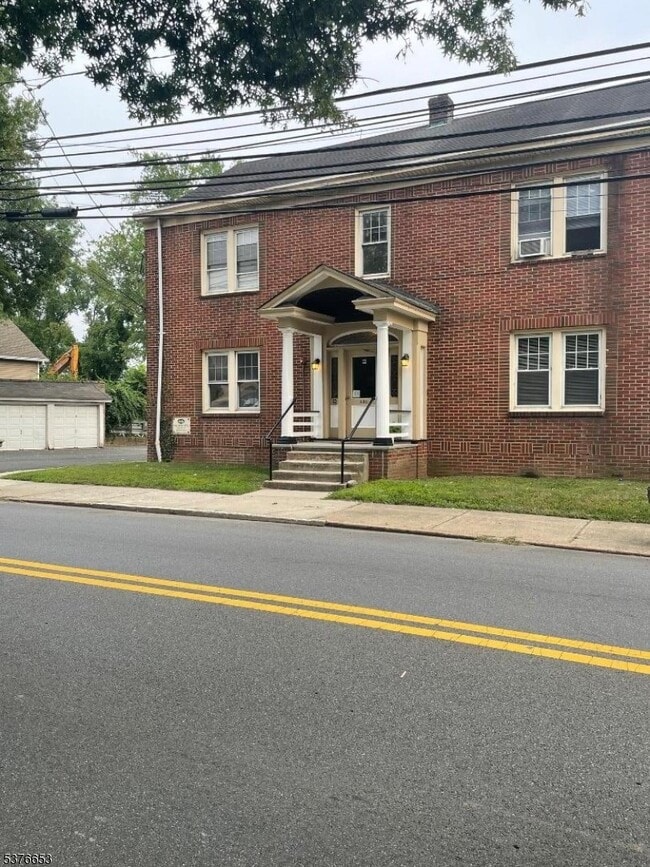 446 Wagaraw Rd in Fair Lawn, NJ - Building Photo - Building Photo