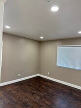 11612 209th St in Lakewood, CA - Foto de edificio - Building Photo