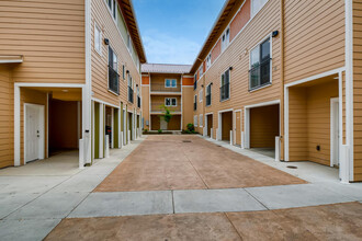 Spring Villa Apartments in Portland, OR - Building Photo - Building Photo