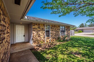 1202 Dorchester Ct in Yukon, OK - Building Photo - Building Photo