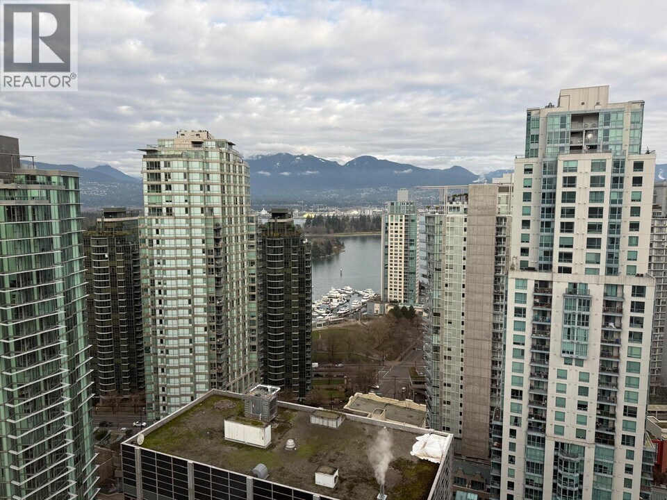 1288 W Georgia St in Vancouver, BC - Building Photo