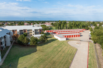 Eagle Crest Apartments in Oklahoma City, OK - Foto de edificio - Interior Photo