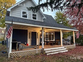 47 1/2 6th Ave S in Hopkins, MN - Building Photo