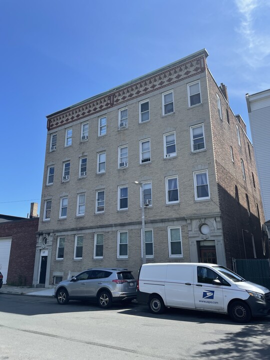 117 Orleans St, Unit 1 in Boston, MA - Building Photo