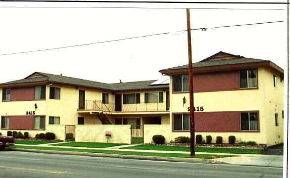 2415 W 182nd St in Torrance, CA - Foto de edificio