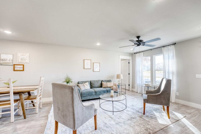 214 NW L St in Bentonville, AR - Building Photo - Building Photo