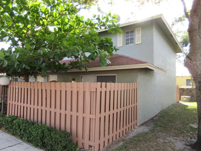 401 Cypress Wy