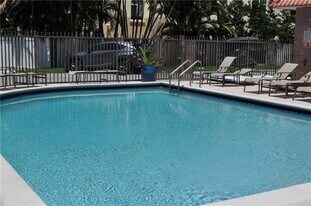 615 NE 12th Ave in Fort Lauderdale, FL - Building Photo