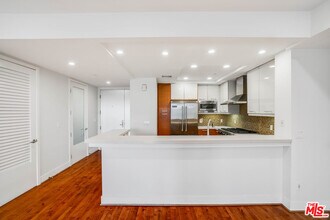 1517 S Bentley Ave in Los Angeles, CA - Building Photo - Building Photo