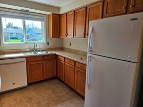 4555 Swallow Ct NE in Salem, OR - Building Photo - Building Photo