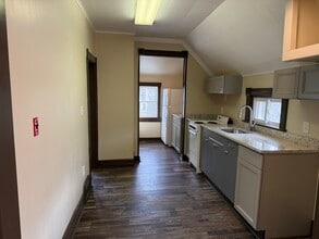 114 Oak St, Unit 3 in Hudson Falls, NY - Foto de edificio - Building Photo