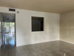 5671 Charleston St in Orlando, FL - Foto de edificio - Building Photo