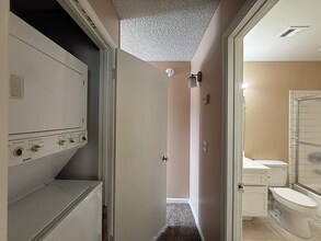 1029 Willow Tree Dr, Unit Unit C in Las Vegas, NV - Building Photo - Building Photo