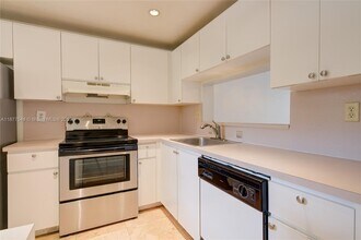 10835 SW 112th Ave in Miami, FL - Building Photo - Building Photo