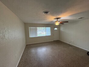 905 Locust St in New Smyrna Beach, FL - Building Photo - Building Photo