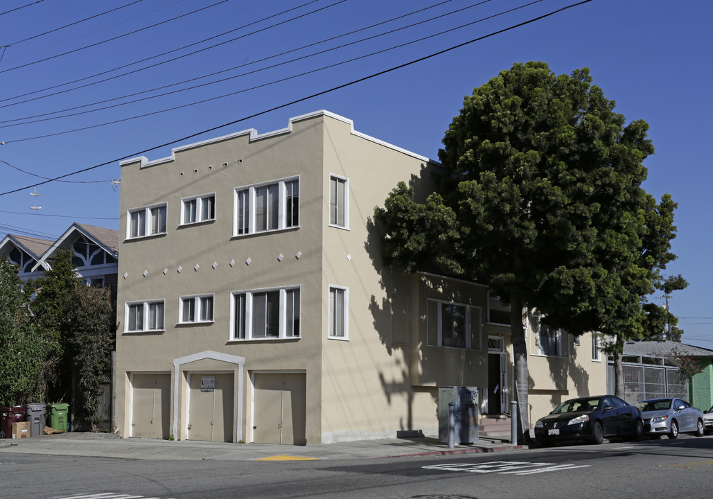 5601 Shattuck Ave in Oakland, CA - Building Photo