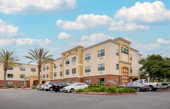 Furnished Studio-Orange County - Huntingto in Huntington Beach, CA - Foto de edificio - Building Photo