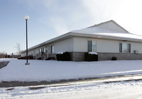 Knollwood Square Apartments in Annandale, MN - Building Photo - Building Photo