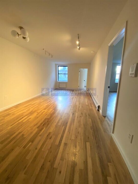525 W 49th St-Unit -3D in New York, NY - Building Photo