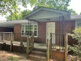 104 Jackson Rd in Simpsonville, SC - Building Photo