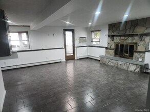 147 Connetquot Rd in Oakdale, NY - Building Photo - Building Photo