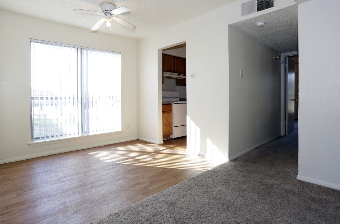 Lamond Grove in Longview, TX - Building Photo
