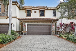 12140 Village Pl in Davie, FL - Building Photo