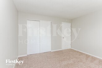 941 W Stop 11 Rd, Unit 316 in Indianapolis, IN - Foto de edificio - Building Photo