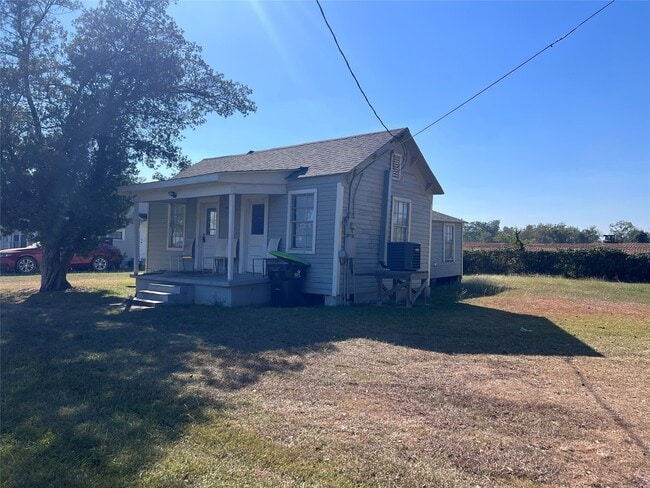 507 Harrison Ln in Wharton, TX - Building Photo - Building Photo