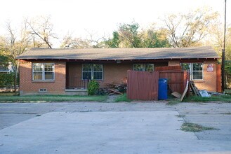 2215 Jb Jackson Jr Blvd in Dallas, TX - Building Photo - Building Photo