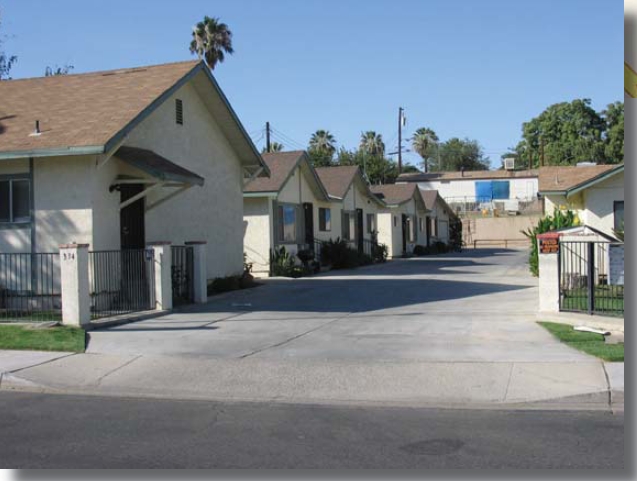 332 McCord Ave in Bakersfield, CA - Building Photo