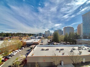 1085 103rd Ave NE in Bellevue, WA - Building Photo - Building Photo