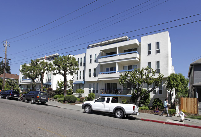 Howe Street Apartments in Oakland, CA - Foto de edificio - Building Photo