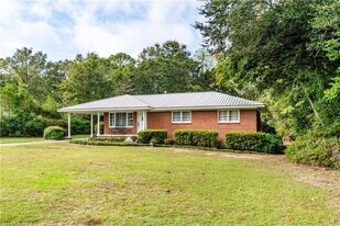 304 Dogwood Dr in Mobile, AL - Building Photo