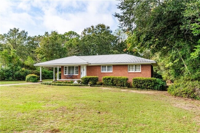 property at 304 Dogwood Dr