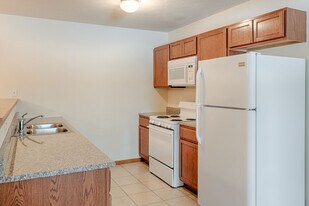 Rockridge in Williston, ND - Building Photo