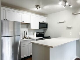 10260 Jamestown Dr in Anchorage, AK - Building Photo