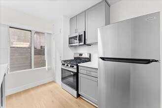 6110 Cahuenga Blvd in Los Angeles, CA - Building Photo - Building Photo