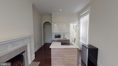 2312 Locust St in Philadelphia, PA - Building Photo - Building Photo