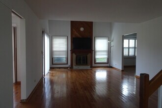945 Fieldstone Ct in Schaumburg, IL - Building Photo - Building Photo