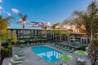 Summerwood Apartment Homes in La Habra, CA - Foto de edificio - Building Photo