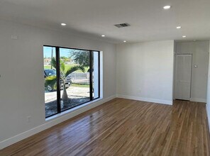 170 W 58th St in Hialeah, FL - Building Photo - Building Photo
